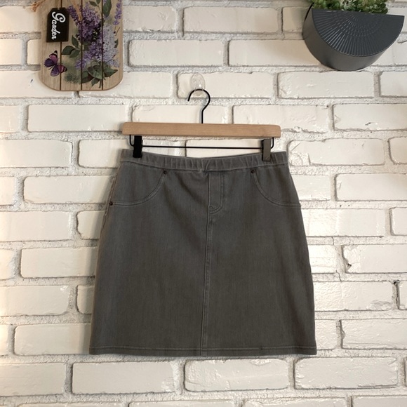 HUE Dresses & Skirts - HUE women's grey jegging skirt cute stylish stretchy